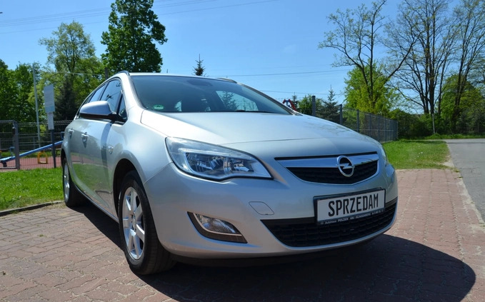 Opel Astra cena 26900 przebieg: 183000, rok produkcji 2012 z Przysucha małe 254